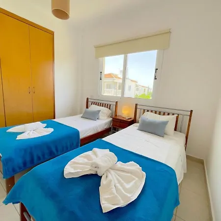 Scarlett, Ayia Thekla * איה נאפה