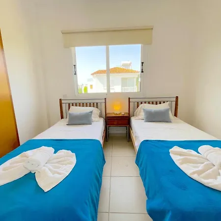 Scarlett, Ayia Thekla וילה