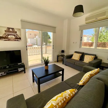 Scarlett, Ayia Thekla וילה איה נאפה