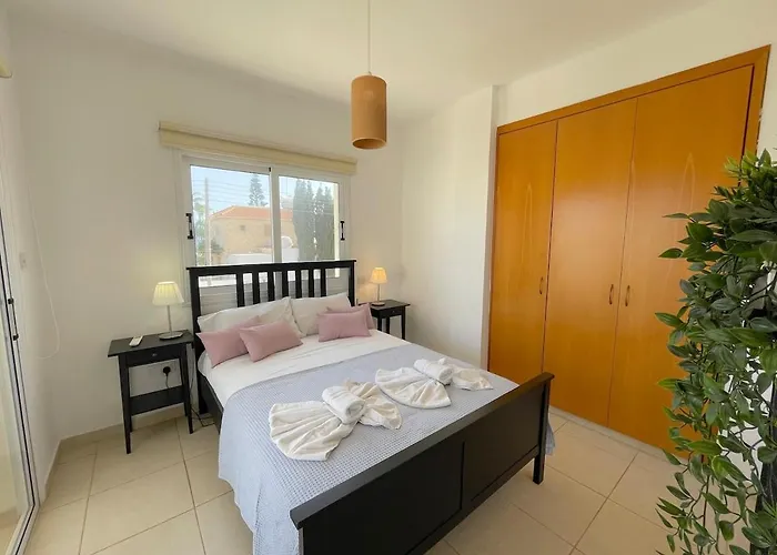 Scarlett, Ayia Thekla *