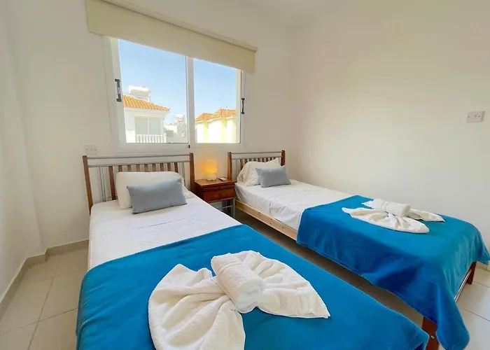 Scarlett, Ayia Thekla Willa