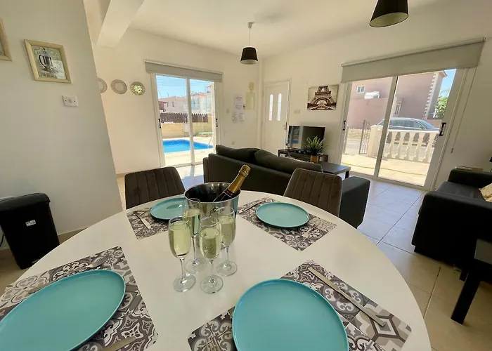 Scarlett, Ayia Thekla * Ajia Napa