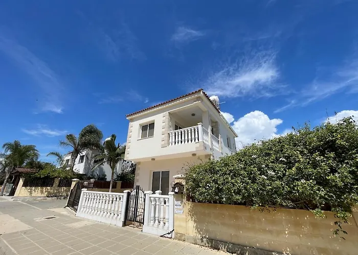 Willa Scarlett, Ayia Thekla Ajia Napa