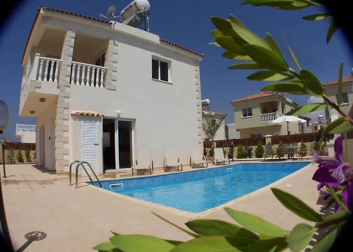 Scarlett, Ayia Thekla Willa *