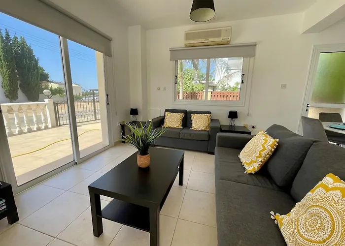 Willa Scarlett, Ayia Thekla *