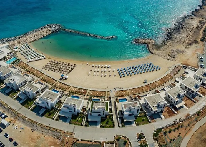 Scarlett, Ayia Thekla Willa