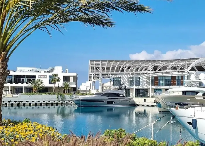 Scarlett, Ayia Thekla Willa Ajia Napa