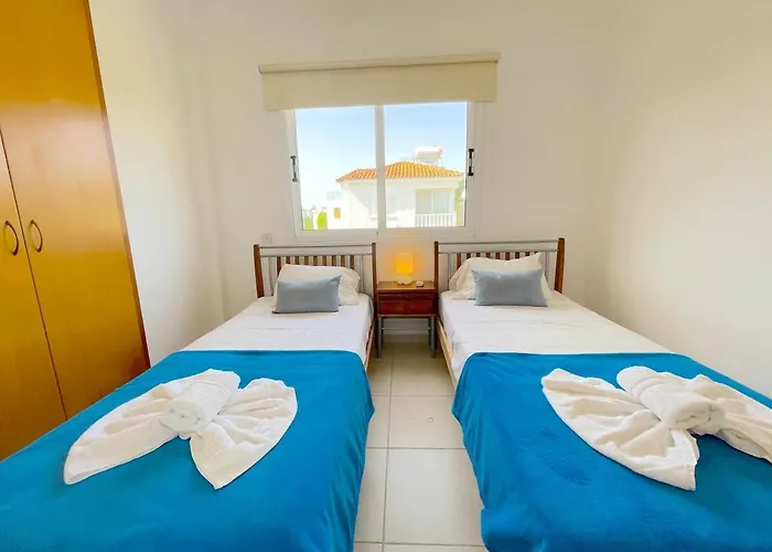 Scarlett, Ayia Thekla Willa