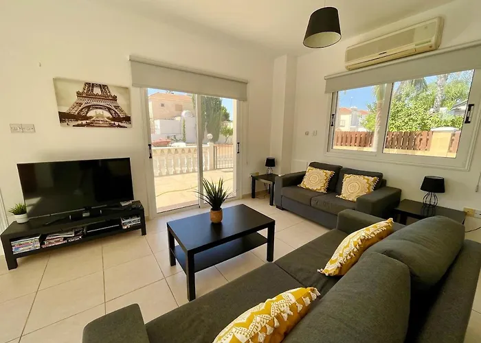 Scarlett, Ayia Thekla Willa Ajia Napa