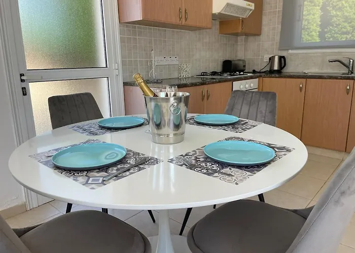 Willa Scarlett, Ayia Thekla *