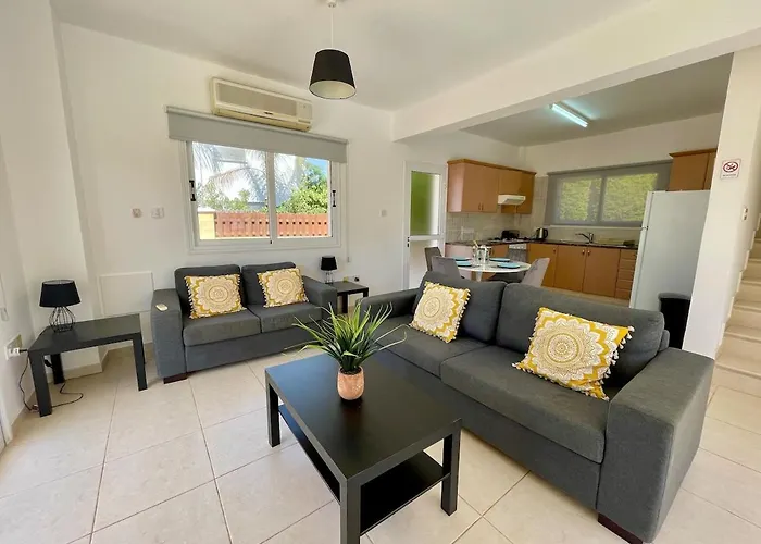 Scarlett, Ayia Thekla Willa Ajia Napa