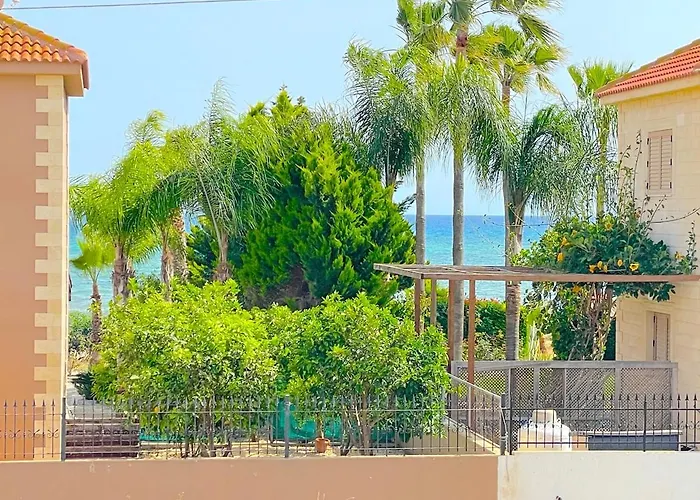 Scarlett, Ayia Thekla