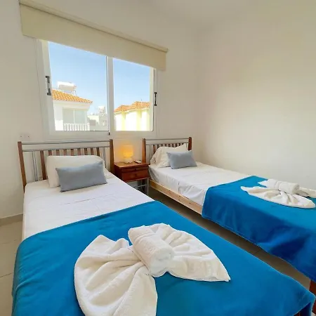 Scarlett, Ayia Thekla فيلة