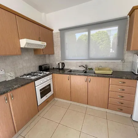 Scarlett, Ayia Thekla فيلة أيا نابا