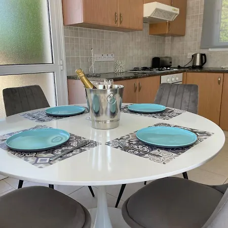 فيلة Scarlett, Ayia Thekla *